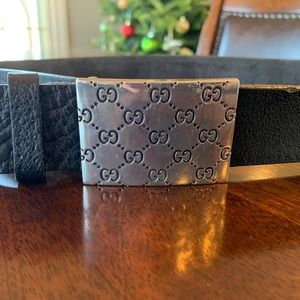 Gucci, black leather belt.